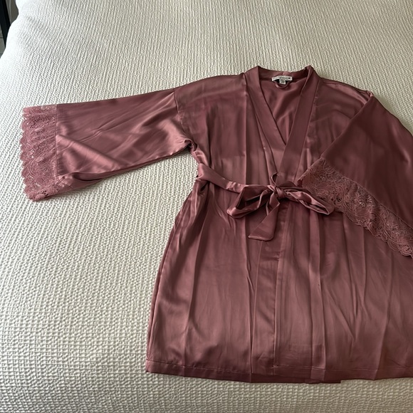In Bloom Pink Robe - Picture 2 of 4